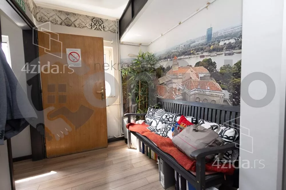 Šestoiposoban stan | 4zida