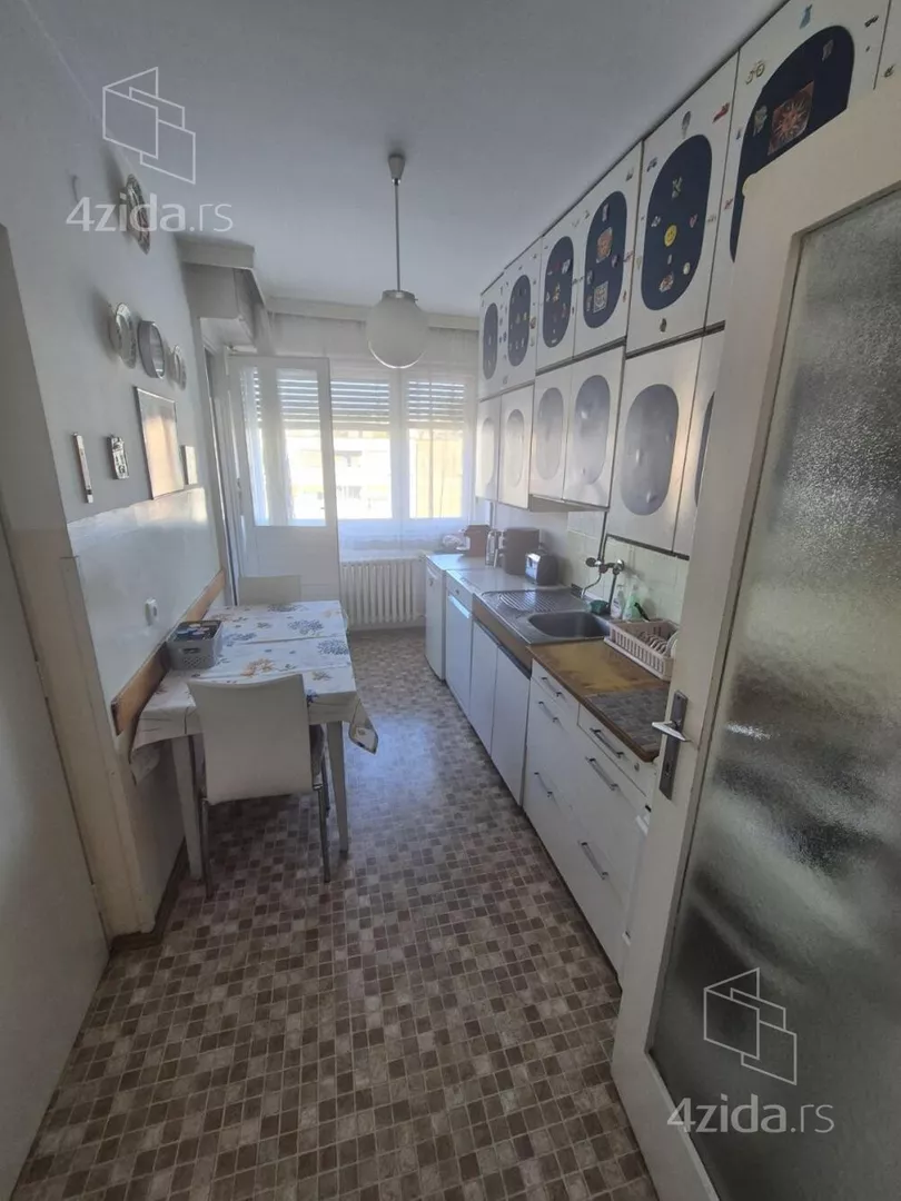 Četvoroiposoban stan | 4zida