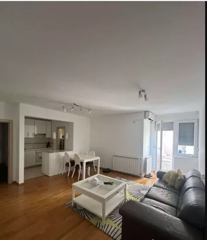 Petra Drapšina | 4zida.rs