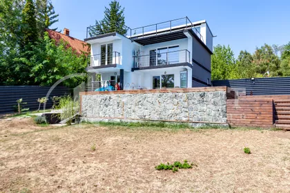 Petra Božovića | 4zida.rs