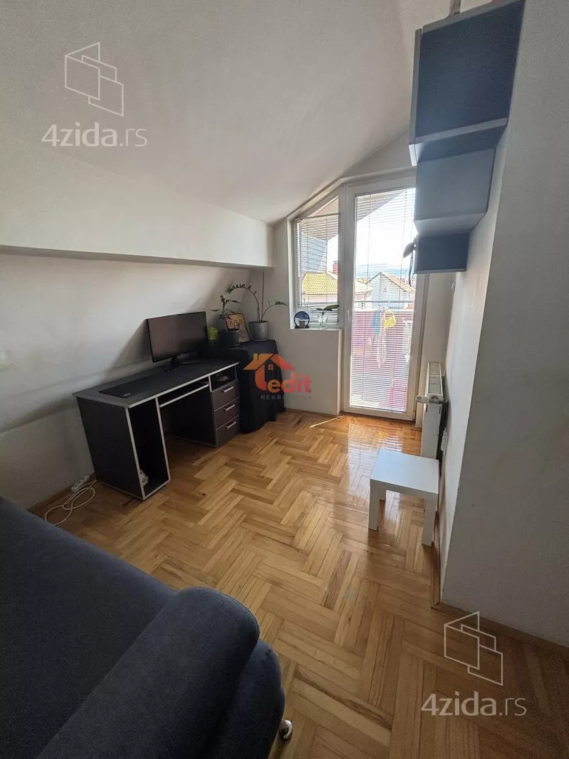 Četvoroiposoban stan | 4zida