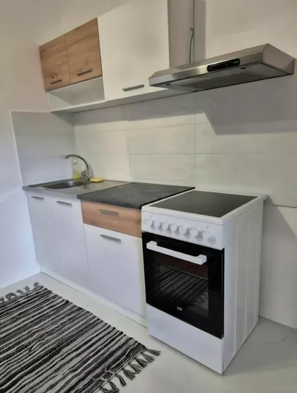 Bulevar Cara Lazara 96 | 4zida.rs