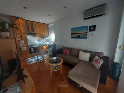 Valentina Vodnika 19 | 4zida.rs