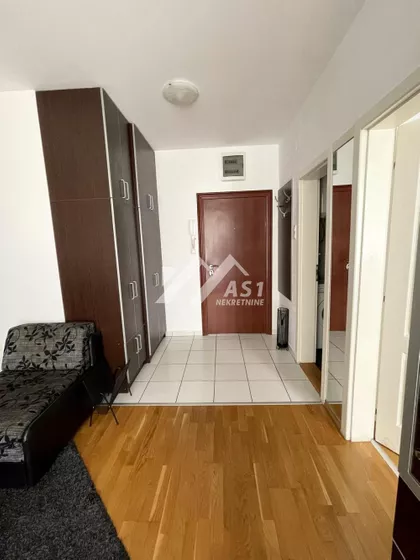 ZELEZNICKA | 4zida.rs