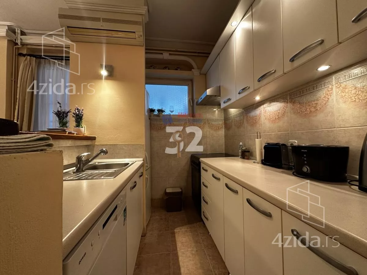 Četvoroiposoban stan | 4zida