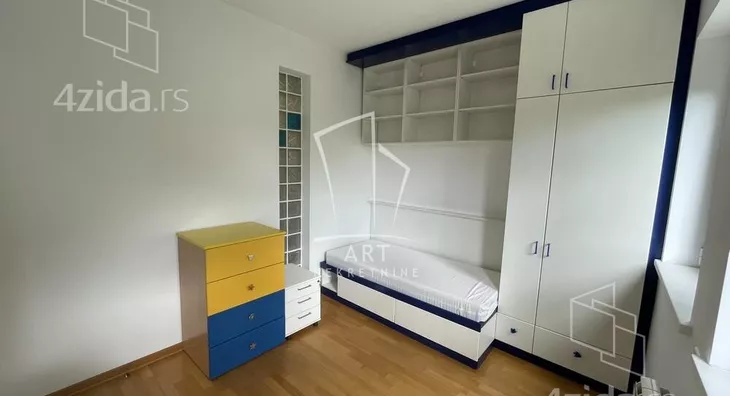 Četvoroiposoban stan | 4zida