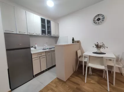 Valentina Vodnika | 4zida.rs