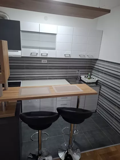 Zmaj Jovina | 4zida.rs