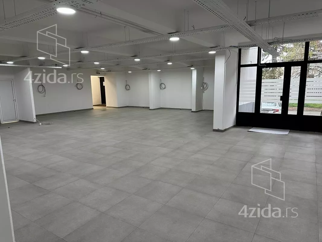 Poslovna zgrada | 4zida