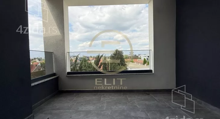 Šestosoban stan | 4zida