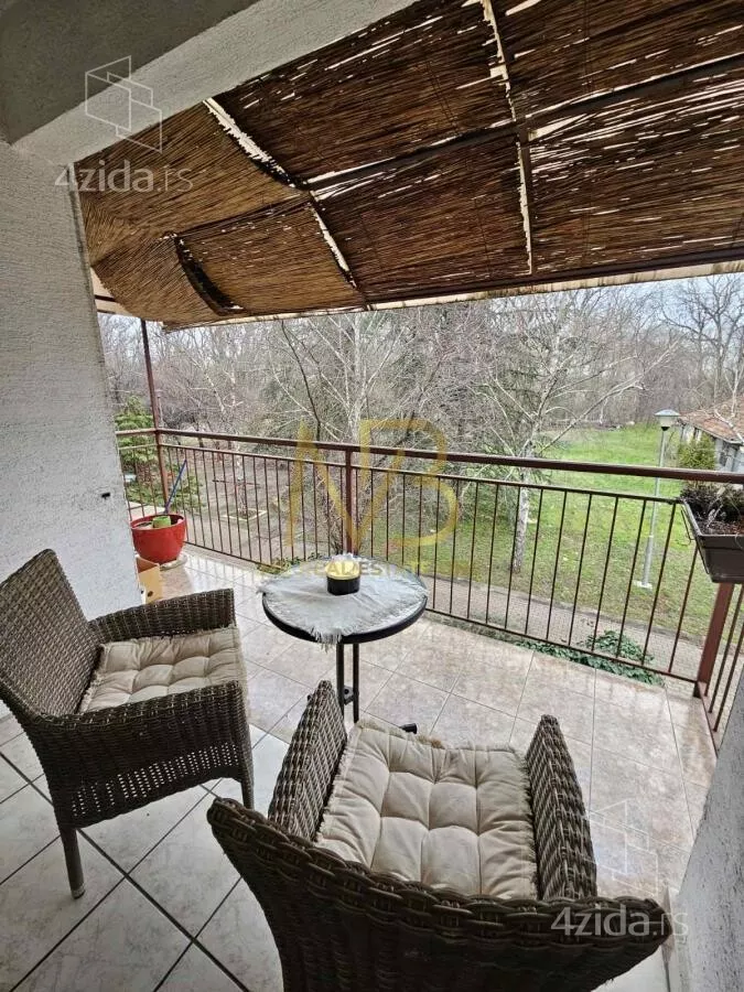 Troiposoban stan | 4zida