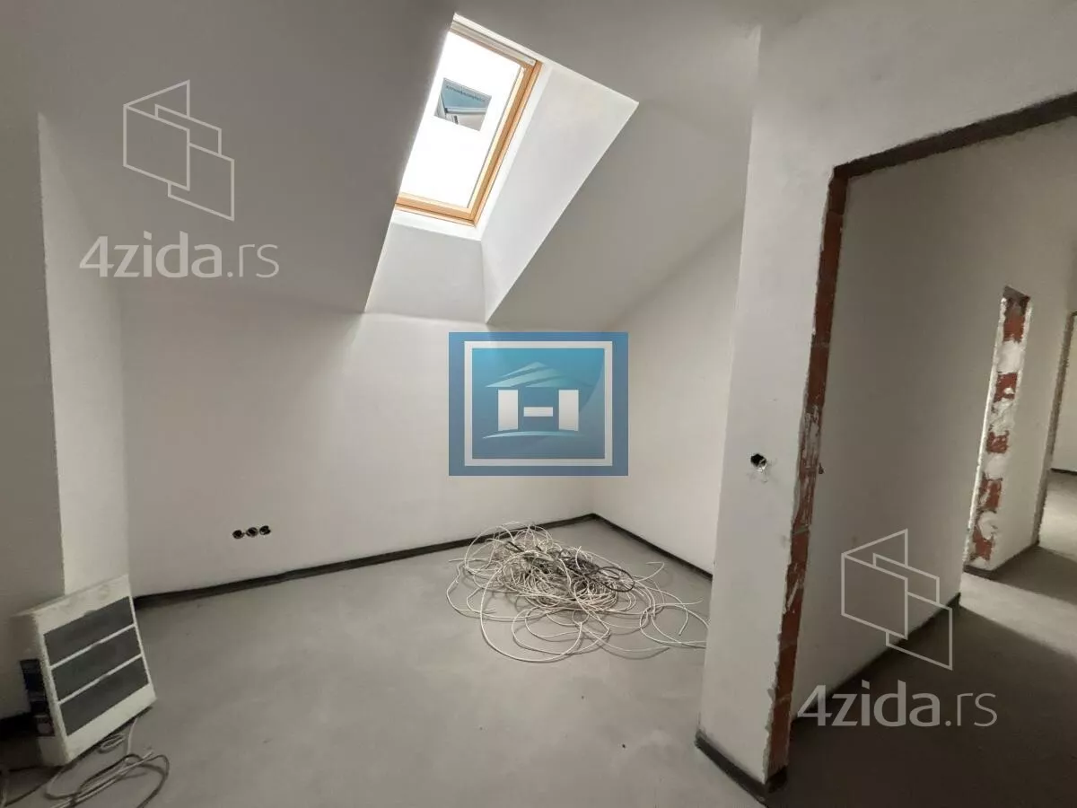 Šestosoban stan | 4zida