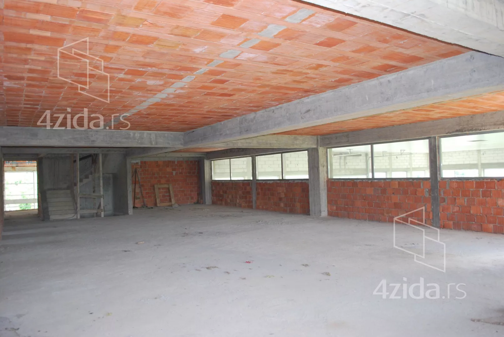 Poslovna zgrada | 4zida