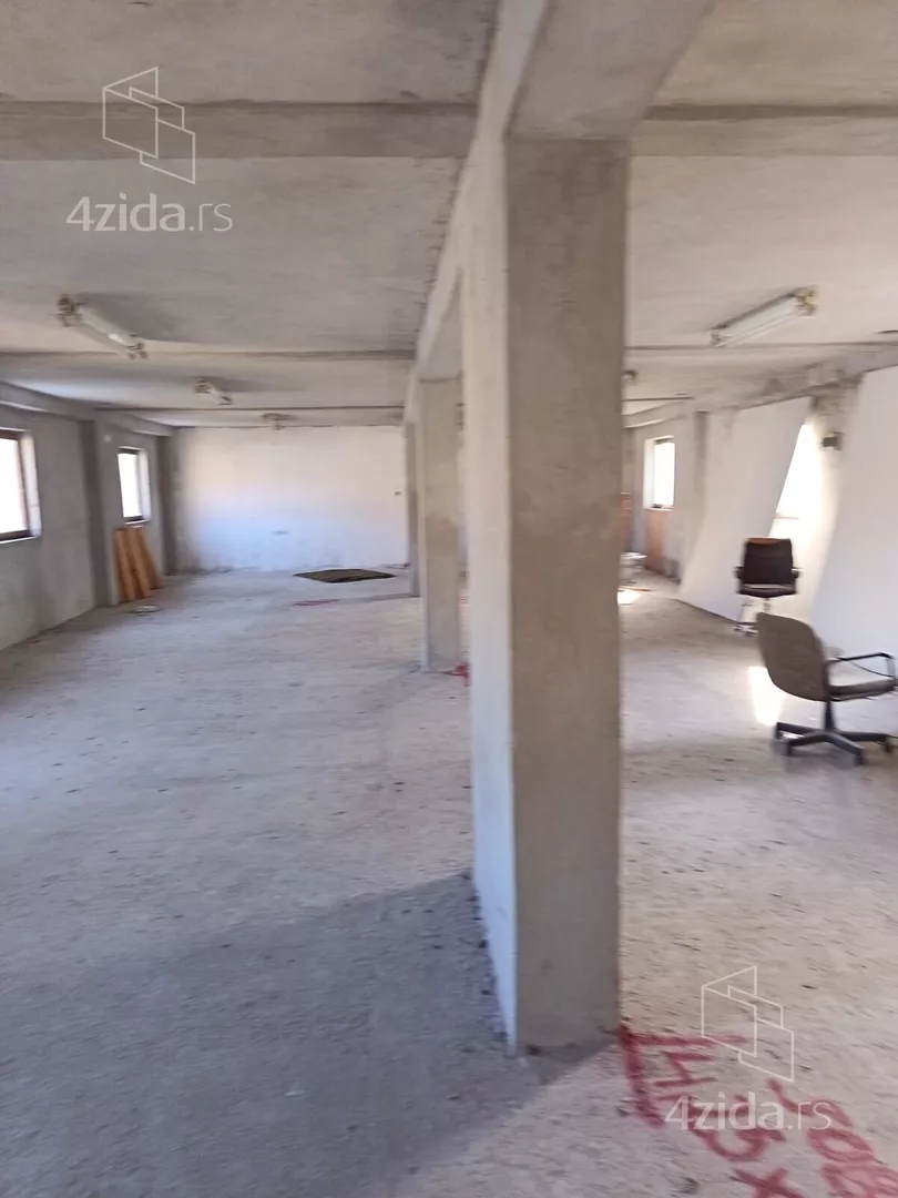 Poslovna zgrada | 4zida