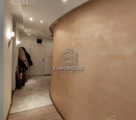 Četvoroiposoban stan | 4zida