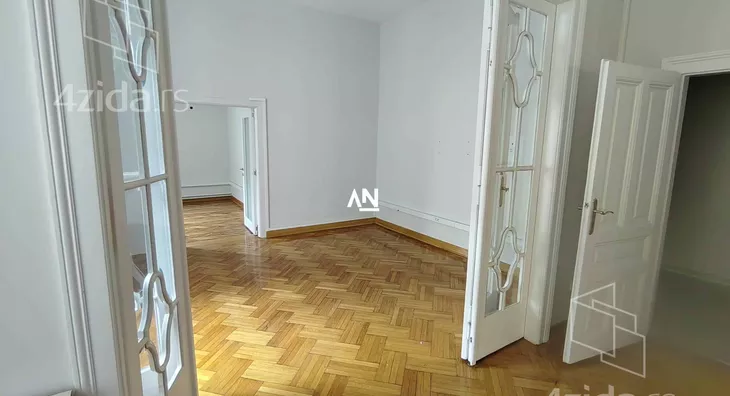 Šestoiposoban stan | 4zida