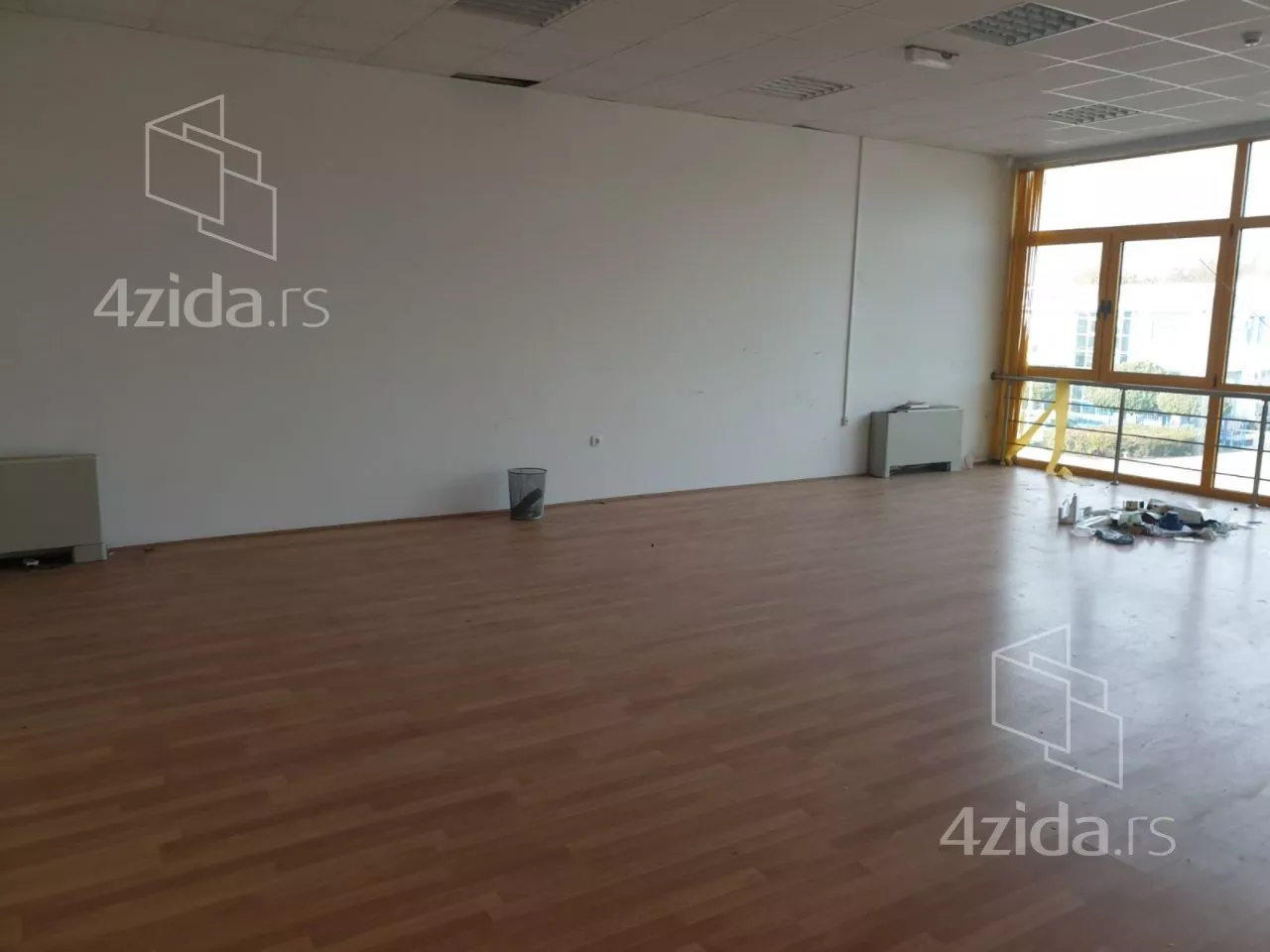 Poslovna zgrada | 4zida