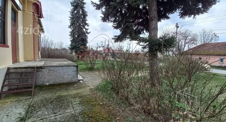 Poslovna zgrada | 4zida