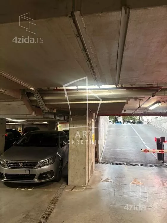 Garaža | 4zida