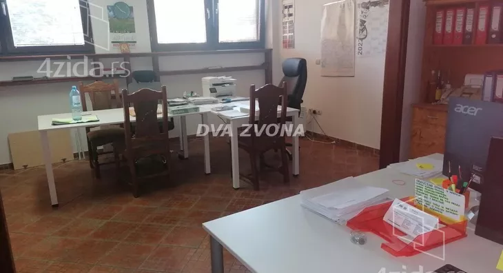 Poslovna zgrada | 4zida