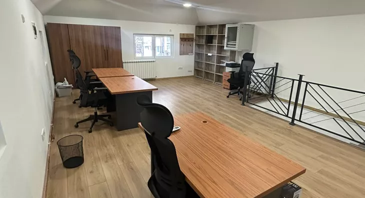 Poslovna zgrada | 4zida