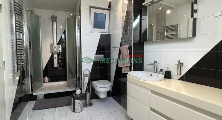 Šestosoban stan | 4zida