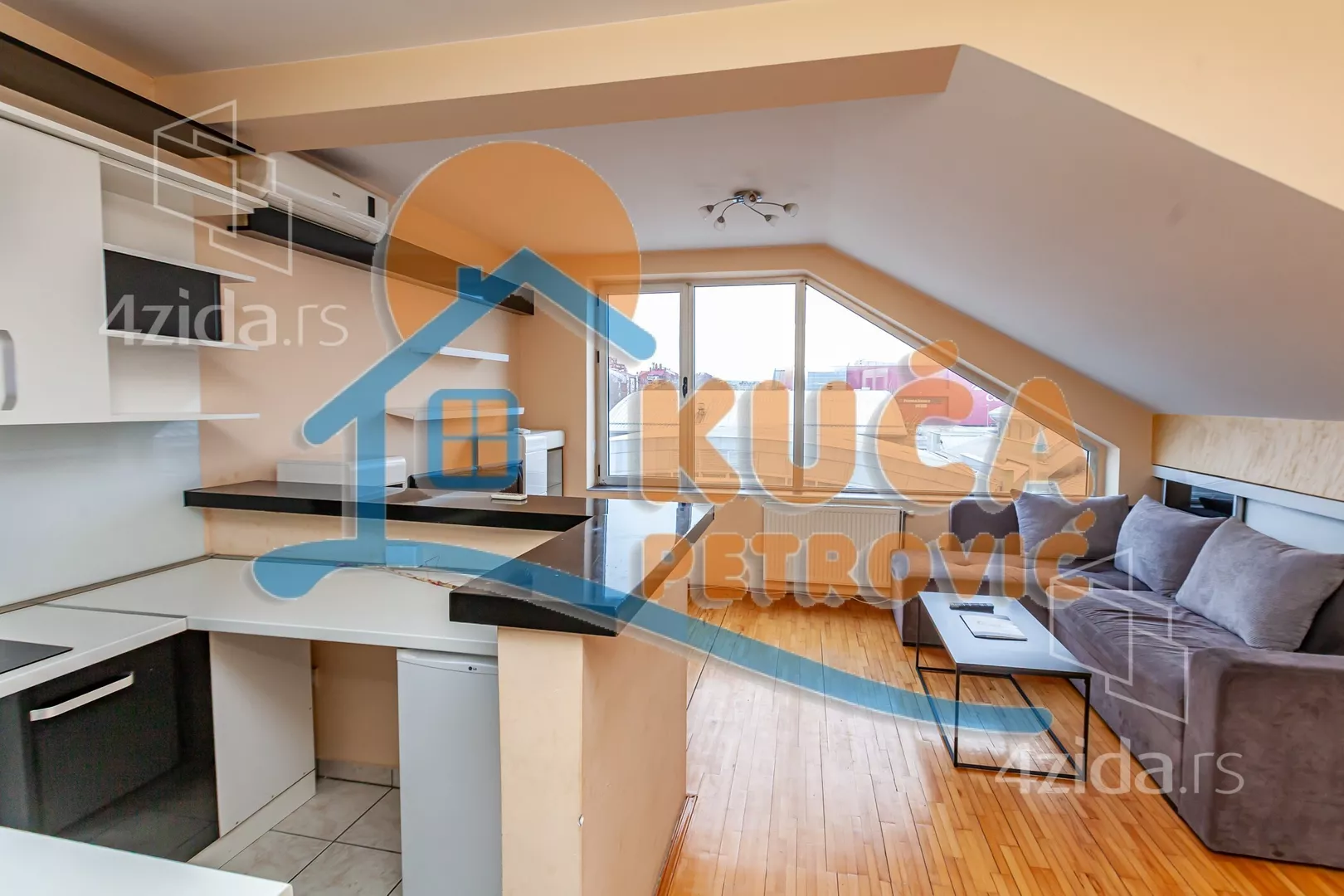 Troiposoban stan | 4zida