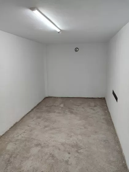 Crveni Pevac | 4zida.rs