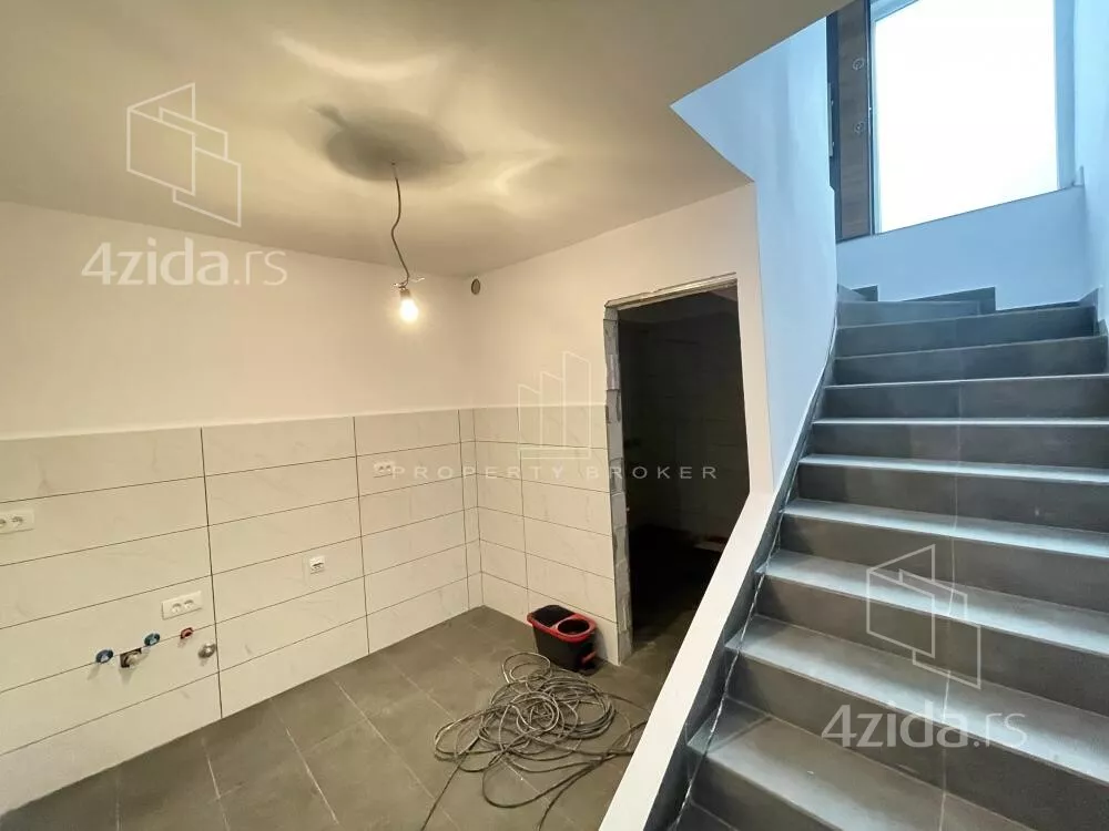 Lokal | 4zida