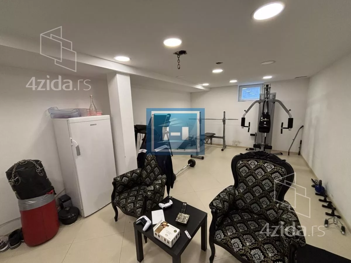 Petosoban stan | 4zida