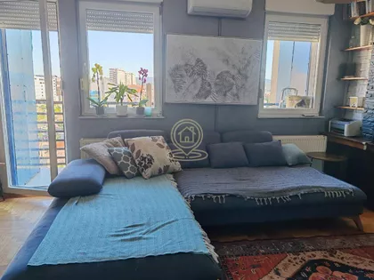 Polgar Andrasa | 4zida.rs