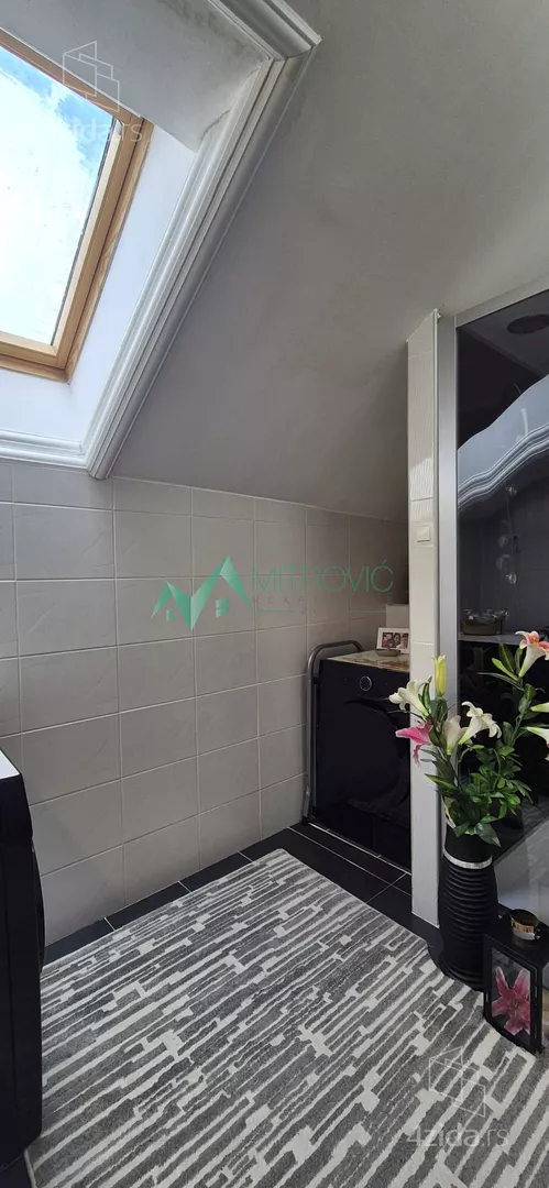 Četvoroiposoban stan | 4zida