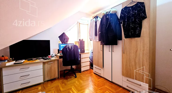 Troiposoban stan | 4zida