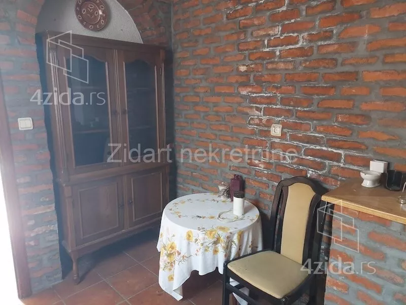 Poslovna zgrada | 4zida