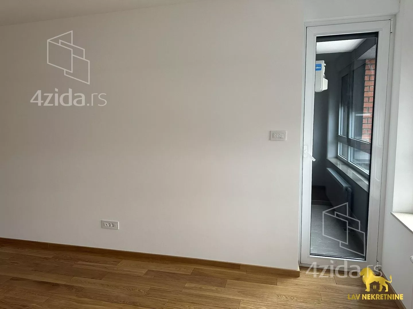 Jednoiposoban stan | 4zida