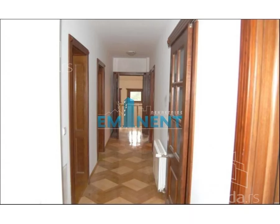 Sedmosoban stan | 4zida