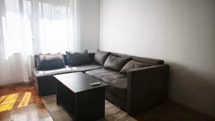 Školska | 4zida.rs