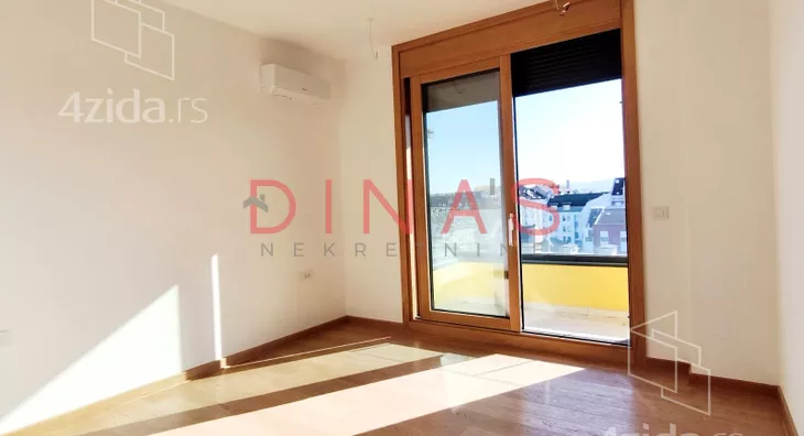 Četvoroiposoban stan | 4zida