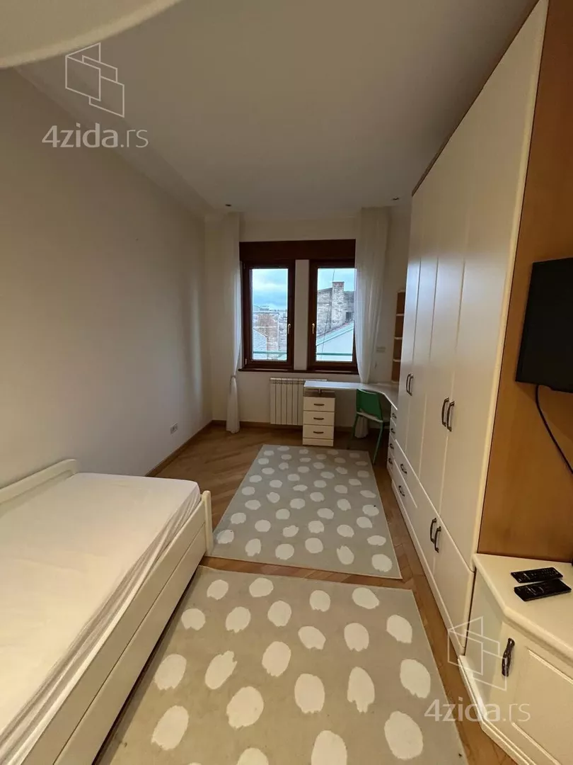 Četvoroiposoban stan | 4zida