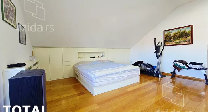 Sedmosoban stan | 4zida