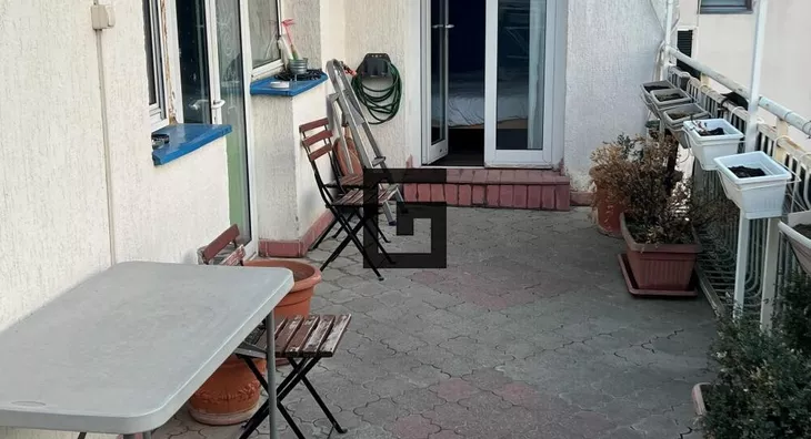 Šestoiposoban stan | 4zida