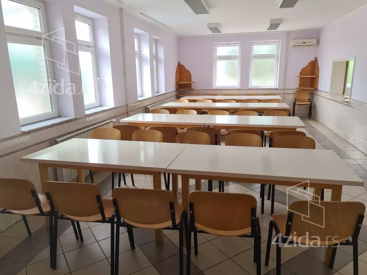 Poslovna zgrada | 4zida