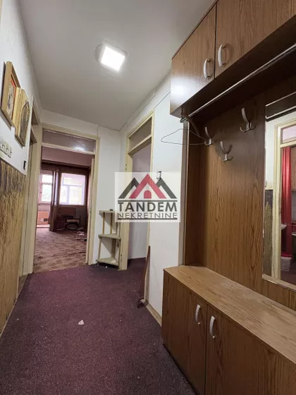 Crveni Pevac | 4zida.rs