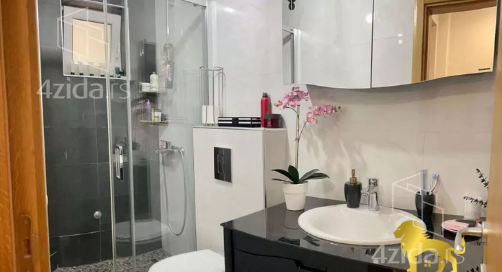 Četvoroiposoban stan | 4zida