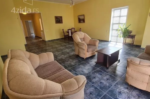 Petosoban stan | 4zida