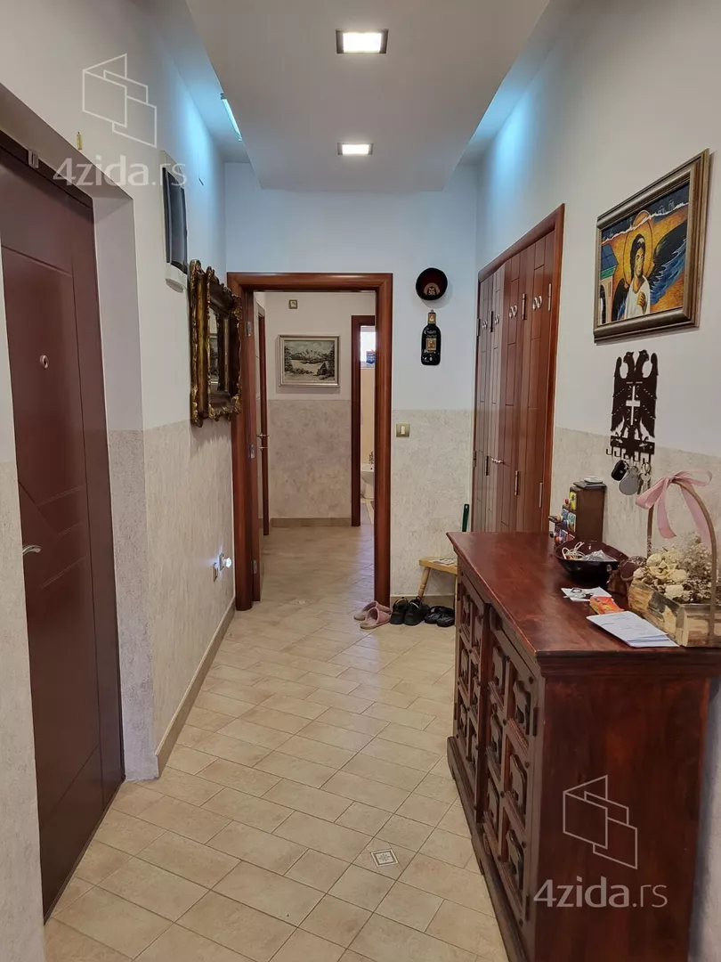 Petosoban stan | 4zida