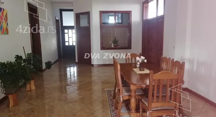 Poslovna zgrada | 4zida