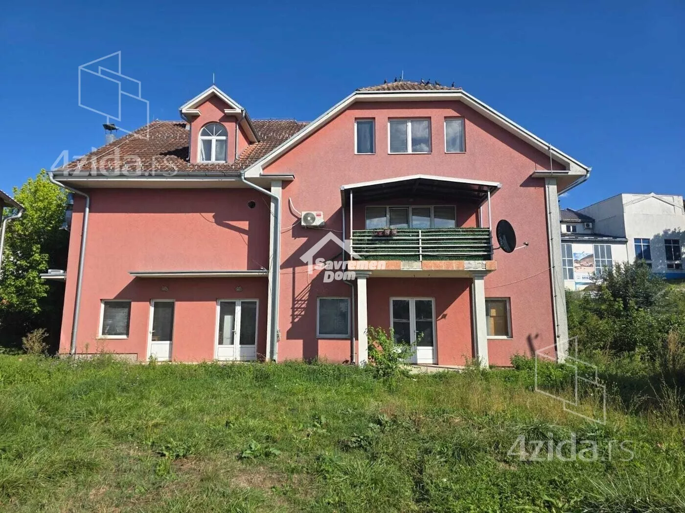 Poslovna zgrada | 4zida