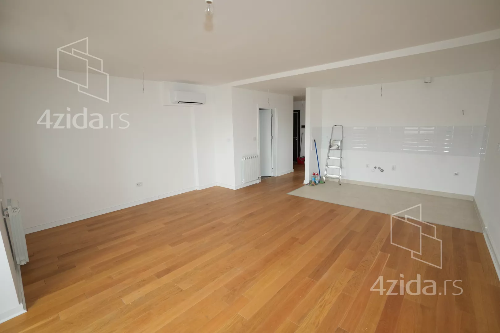 Petosoban stan | 4zida