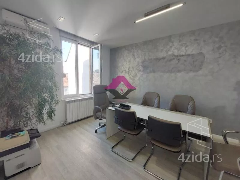 Četvoroiposoban stan | 4zida